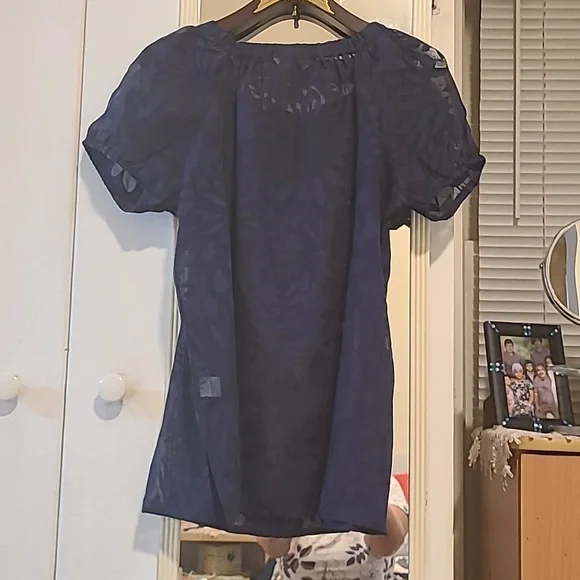 Lilly Pulitzer Short Sleeve Blouse, Color Blue, Size Medium 💙 - Picture 6 of 9